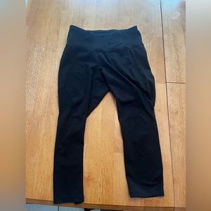 Large woman’s old navy mid calf workout pants